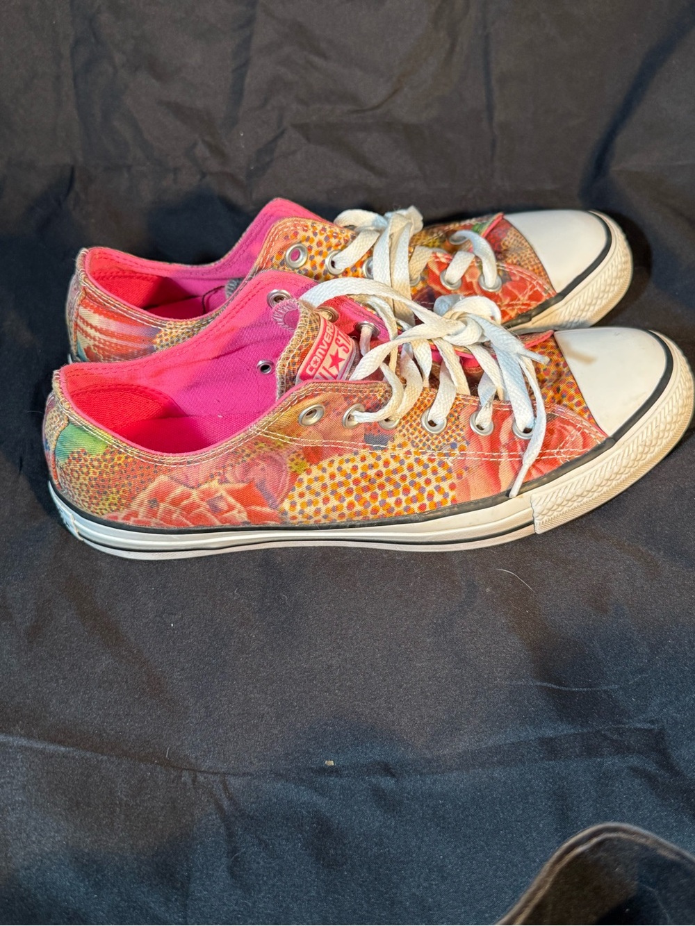 Converse Low-Top Canvas Sneakers in Pink and Multicolor Size W9M7 - Picture 2 of 7